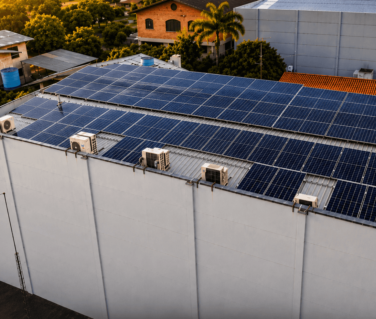 Instalação de placas solares da LJR na Agência Sicredi Desvio Rizzo, em Caxias do Sul
